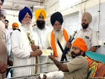 ਨਸ਼ਿਆਂ ਵਿਰੁੱਧ ਸੰਘਰਸ਼ ਦੌਰਾਨ ਜ਼ਖ਼ਮੀ ਹੋਏ ਚਾਰ ਨੌਜਵਾਨਾਂ ਨੂੰ ਸ਼੍ਰੋਮਣੀ ਕਮੇਟੀ ਵੱਲੋਂ 5-5 ਲੱਖ ਰੁਪਏ ਦੇ ਚੈੱਕ ਸੌਂਪੇ