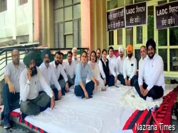 ਕਾਨੂੰਨੀ ਸਹਾਇਤਾ ਡਿਫੈਂਸ ਕੌਂਸਲ ਨੀਤੀ ਦੇ ਖਿਲਾਫ ਵਕੀਲਾਂ ਵਲੋਂ ਭੁੱਖ ਹੜਤਾਲ ਤੀਜੇ ਦਿਨ ਵੀ ਜਾਰੀ