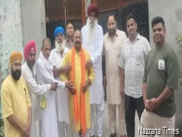 ਪੱਤਰਕਾਰ ਸੁਖਵਿੰਦਰ ਸੋਹੀ ਨੂੰ ਜਿਲਾ਼  ਕਪੂਰਥਲਾ  ਦਾ ਉਪ ਪ੍ਰਧਾਨ ਲੱਗਣ ਤੇ  ਮੋਹਤਬਾਰ ਵਿਅਕਤੀਆਂ ਵੱਲੋਂ ਸਨਮਾਨਿਤ ਕੀਤਾ ਗਿਆ