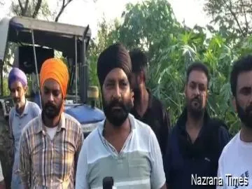ਪਿੰਡ ਕੋਟਲਾ ਅਤੇ ਜਬੋਵਾਲ ਦੇ ਨੌਂਜਵਾਨ ਸਮਾਜ ਸੇਵਾ ਲਈ ਮੈਦਾਨ ਵਿਚ ਨਿਤਰੇ ਸੜਕਾਂ ਦੀ ਕਰ ਰਹੇ ਹਨ ਸਫਾਈ।