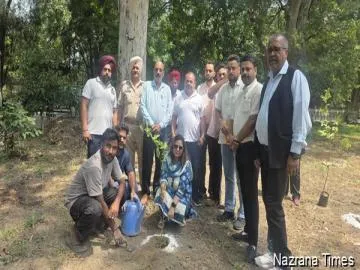 एक पेड़ मां के नाम’ मुहिम के तहत शालीमार बाग में लगाए 44 फलदार पौधे
