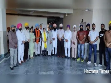 ਆਪ ਆਗੂਆਂ ਨੇ ਹਰਪ੍ਰੀਤ ਕੌਰ ਕਪੂਰ ਨੂੰ ਬਾਰ ਐਸੋਸੀਏਸ਼ਨ ਦੇ ਮੀਤ ਪ੍ਰਧਾਨ ਚੁਣੇ ਜਾਣ ਤੇ ਕੀਤਾ ਸਨਮਾਨਿਤ