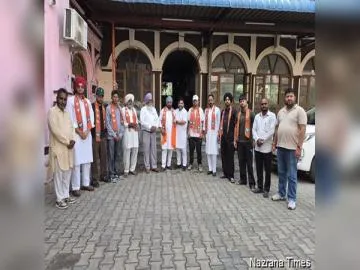 ਅਨੇਕਾਂ ਨੌਜਵਾਨ ਭਾਜਪਾ ਚ ਹੋਏ ਸ਼ਾਮਲ,ਜ਼ਿਲ੍ਹਾ ਪ੍ਰਧਾਨ ਚੇਤਨ ਸੂਰੀ ਨੇ ਸਿਰੋਪਾ ਪਾਕੇ ਭਾਜਪਾ ਪਰਿਵਾਰ ਚ ਕੀਤਾ ਸਵਾਗਤ