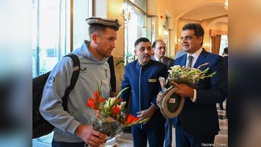 पाकिस्तान और श्रीलंका के साथ त्रिकोणीय वनडे सीरीज के लिए इंग्लैंड की टीम इस्लामाबाद पहुंची