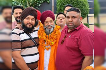 ਦੋਆਬਾ ਜ਼ੋਨ ਦੇ ਪ੍ਰਧਾਨ ਅਤੇ ਸੀਨੀਅਰ ਪੱਤਰਕਾਰ ਗੌਰਵ ਮੜੀਆ ਅਤੇ  ਹਰਪ੍ਰੀਤ ਸਿੰਘ ਸਾਗਰ ਨੇ  ਨਵ-ਨਿਯੁਕਤ ਹਲਕਾ ਇੰਚਾਰਜ ਦਵਿੰਦਰਪਾਲ ਸਿੰਘ ਹੰਸਪਾਲ  ਨੂੰ ਦਿੱਤੀਆਂ ਸ਼ੁਭਕਾਮਨਾਵਾਂ