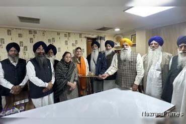 UK MP Preet Kaur Gill Pays Obeisance at Sachkhand Sri Harmandar Sahib; Honoured by SGPC President Advocate Harjinder Singh Dhami