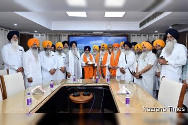 ਸ਼੍ਰੋਮਣੀ ਕਮੇਟੀ ਦੇ ਮੀਤ ਸਕੱਤਰ ਸ. ਕੁਲਦੀਪ ਸਿੰਘ ਰੋਡੇ, ਸ. ਪਲਵਿੰਦਰ ਸਿੰਘ ਤੇ ਹੋਰ ਮੁਲਾਜ਼ਮਾਂ ਨੂੰ ਸੇਵਾ ਮੁਕਤ ਹੋਣ ’ਤੇ ਕੀਤਾ ਸਨਮਾਨਤ