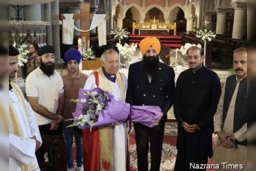 Provincial Minister for Minority Affairs Visits Churches on Easter, Participates in Prayer Ceremonies