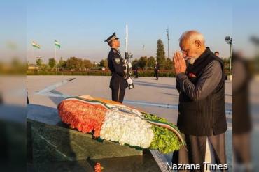 प्रधानमंत्री ने शास्त्री स्मारक पर पुष्पांजलि अर्पित की और ताशकंद स्टेट यूनिवर्सिटी ऑफ ओरिएंटल स्टडीज का दौरा किया