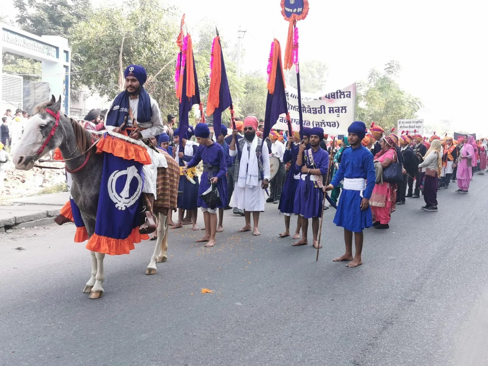 ਗੁਰੂ ਨਾਨਕ ਸਾਹਿਬ ਜੀ ਦੇ ਪ੍ਰਕਾਸ਼ ਪੁਰਬ ਨੂੰ ਸਮਰਪਿਤ ਵਿਸ਼ਾਲ ਨਗਰ ਕੀਰਤਨ ਸਜਾਇਆ