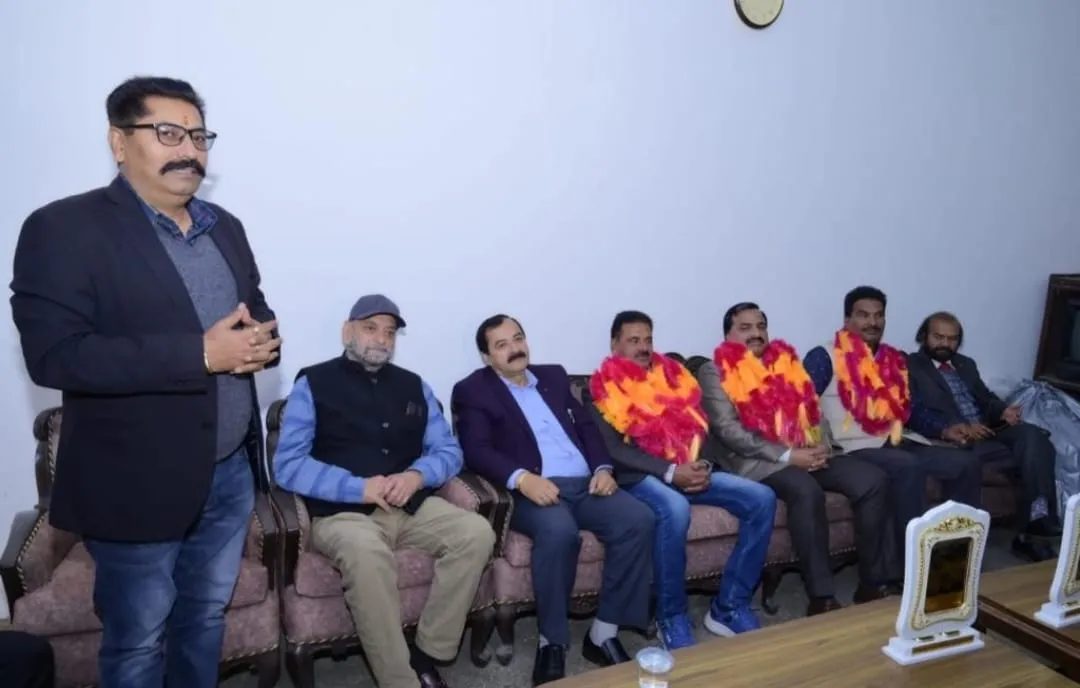 ਰਣਜੀਤ ਸਾਗਰ ਡੈਮ ਦੇ ਸੇਵਾਮੁਕਤ ਹੋਏ ਸਾਥੀਆਂ ਨੂੰ  ਦਿੱਤੀ ਵਿਦਾਇਗੀ ਪਾਰਟੀ