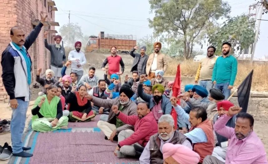 ਬਿਜਲੀ ਮੁਲਾਜ਼ਮ ਦੀਆਂ ਵੱਖ - ਵੱਖ ਜਥੇਬੰਦੀਆਂ ਵਲੋਂ  ਕਾਂਗਰਸ ਅਤੇ ਮਨੇਜਮੈਂਟ ਦੇ ਖਿਲਾਫ ਰੋਸ ਰੈਲੀ ਕੀਤੀ