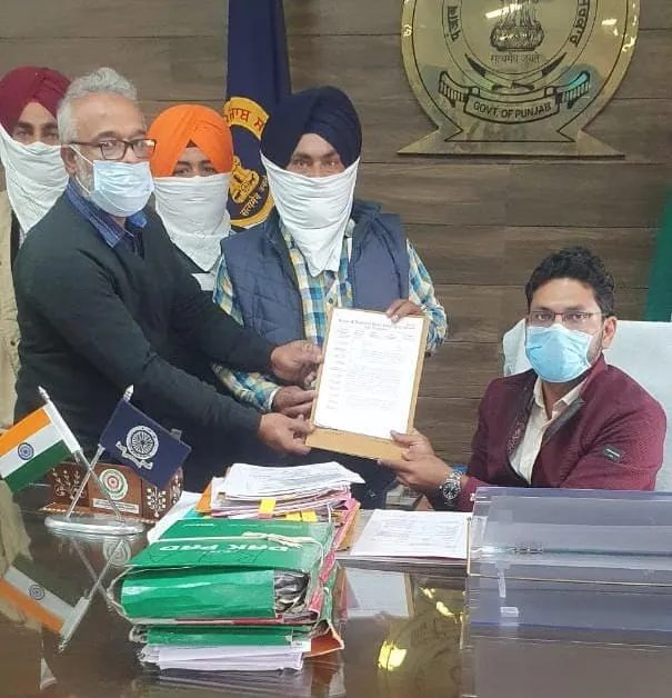 ਡਰਾਈਵਰ ਅਤੇ ਟੈਕਨੀਕਲ ਇੰਪਲਾਈਜ਼ ਯੂਨੀਅਨ ਪੰਜਾਬ ਨੇ  ਡੀ ਸੀ ਪਠਾਨਕੋਟ ਨੂੰ ਦਿੱਤਾ ਮੰਗ ਪੱਤਰ