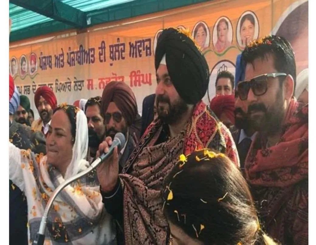 ਕਾਂਗਰਸ ਪ੍ਰਧਾਨ ਨਵਜੋਤ ਸਿੱਧੂ ਨੇ ਕਾਂਗਰਸੀ ਮੰਤਰੀਆਂ ਤੇ ਹੀ ਲਾਇਆ 2 ਹਜ਼ਾਰ ਕਰੋੜ ਦੀ ਹੇਰਾ-ਫੇਰੀ ਵੱਡਾ ਦਾ ਦੋਸ਼,     Dy CM ਰੰਧਾਵਾ ਗ੍ਰਹਿ ਮੰਤਰਾਲੇ ਛੱਡਣ ਦੇ ਰੋਂ ‘ਚ