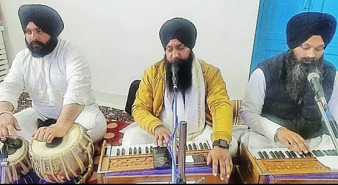 ਪਿੰਡ ਲੜੋਆ ਕਿਸਾਨਾਂ ਦੀ ਜਿੱਤ ਤੇ ਸ਼ੁਕਰਾਨੇ ਵਜੋਂ  ਕੀਰਤਨ ਦਰਬਾਰ ਸਜਾਏ