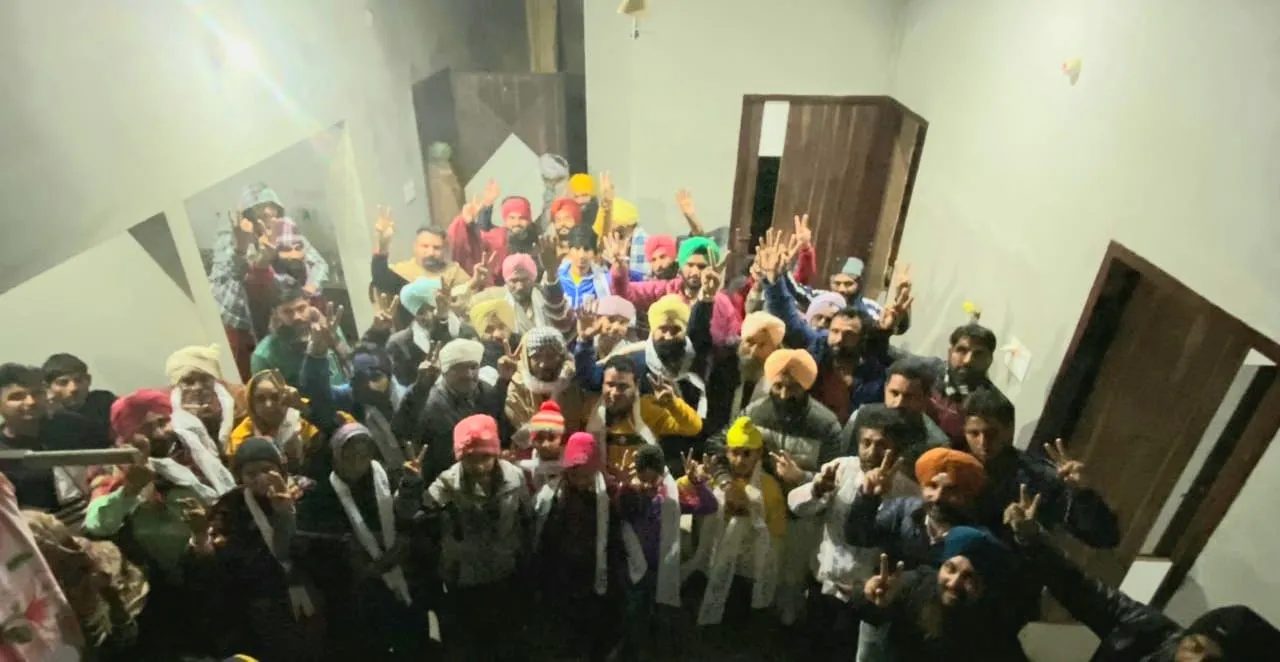 ਪਿੰਡ ਨੱਥੋਕੇ ਦੇ ਵੱਡੀ ਤਦਾਦ ਚ' ਪਰਿਵਾਰ ਆਮ ਆਦਮੀ ਪਾਰਟੀ ਨਾਲ ਜੁੜੇ ਦਿਨੋਂ-ਦਿਨ ਲੰਬਾ ਹੁੰਦਾ ਕਾਫਲਾ ਜਿੱਤ ਦਾ ਪ੍ਰਤੀਕ-ਉਮੀਦਵਾਰ ਅੰਮ੍ਰਿਤਪਾਲ ਸੁਖਾਨੰਦ