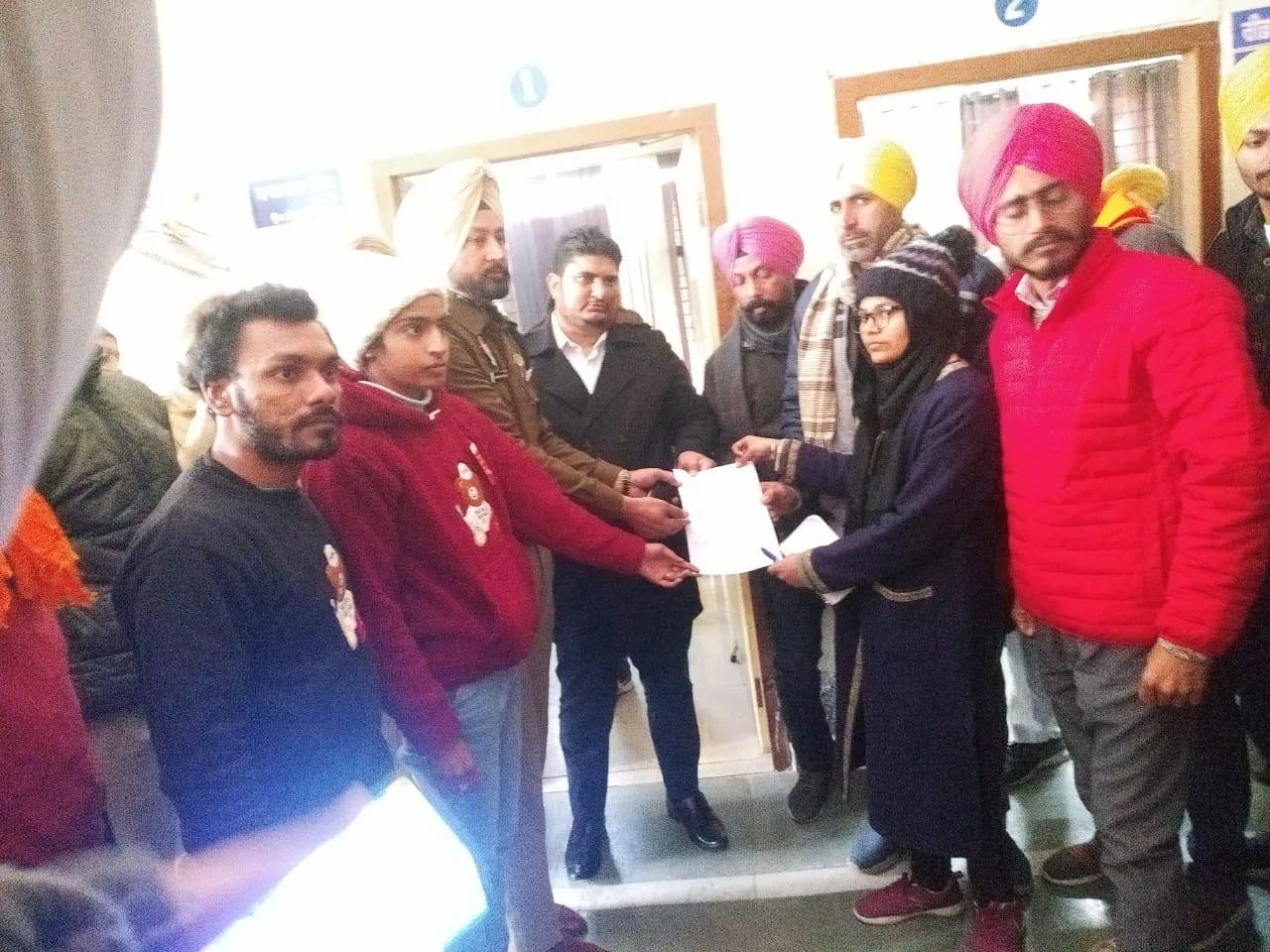 ਚੋਣ ਪ੍ਰਚਾਰ ਜਾਰੀ , ਠੇਕੇ ਖੁੱਲੇ ਸਕੂਲ-ਕਾਲਜ ਬੰਦ ਕਿਉਂ-ਮੋਹਨ ਸਿੰਘ ਔਲਖ, ਕਮਲ ਬਾਘਾਪੁਰਾਣਾ