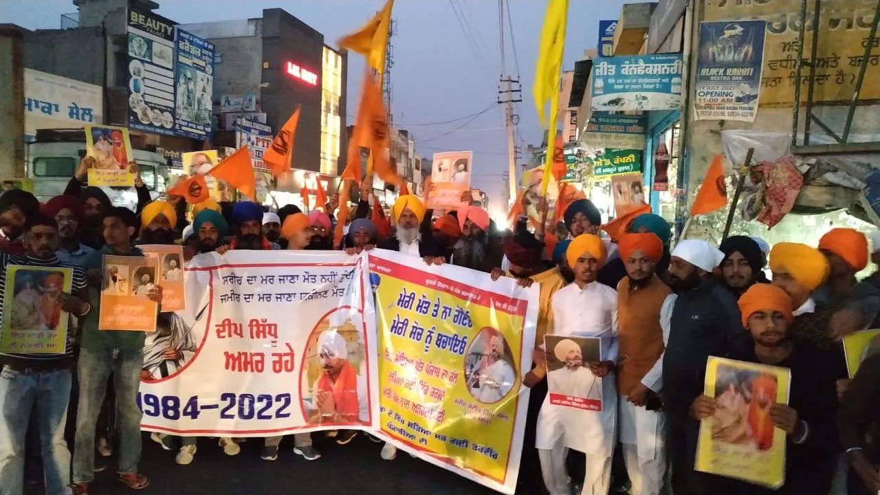 ਦੀਪ ਸਿੱਧੂ ਦੀ ਯਾਦ ਨੂੰ ਸਮਰਪਿਤ ਪੰਥਕ ਜੱਥੇਬੰਦੀਆਂ ਅਤੇ ਨੌਜੁਆਨਾਂ ਨੇ ਬਾਘਾਪੁਰਾਣਾ ਵਿੱਚ ਵਿਸਾਲ ਰੋਸ ਮਾਰਚ ਕੱਢਿਆ।