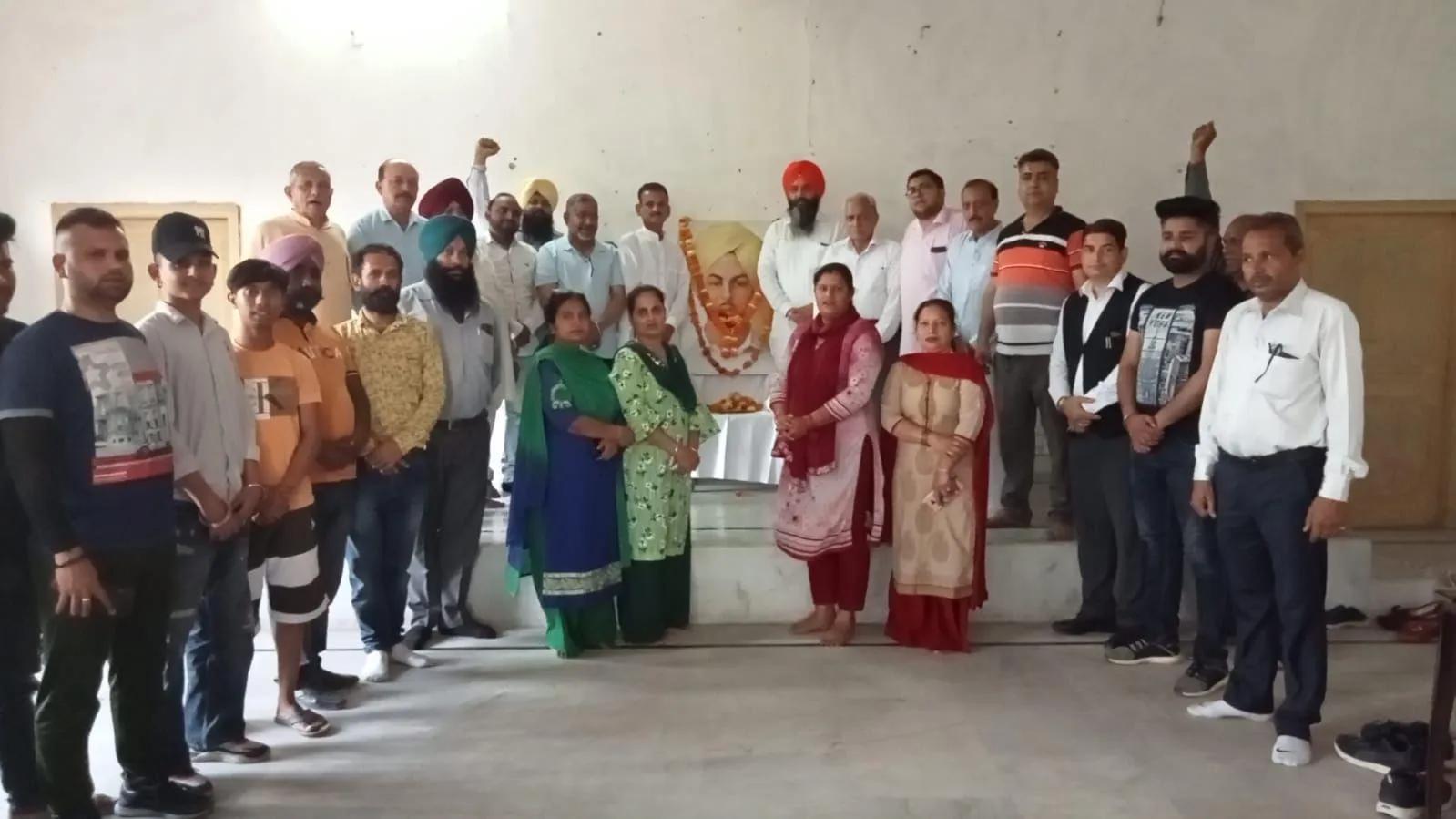 ਸ਼ਹੀਦ ਭਗਤ ਸਿੰਘ ਦਾ ਮਾਤਰ ਨਾਮ ਲੈਣ ਨਾਲ ਹੀ ਸੀਨਾ ਗਰਵ ਨਾਲ ਚੋੜਾ ਹੋ ਜਾਂਦਾ ਹੈ,ਰਣਜੀਤ ਸਿੰਘ ਖੋਜੇਵਾਲ/ਰਾਜੇਸ਼ ਪਾਸੀ