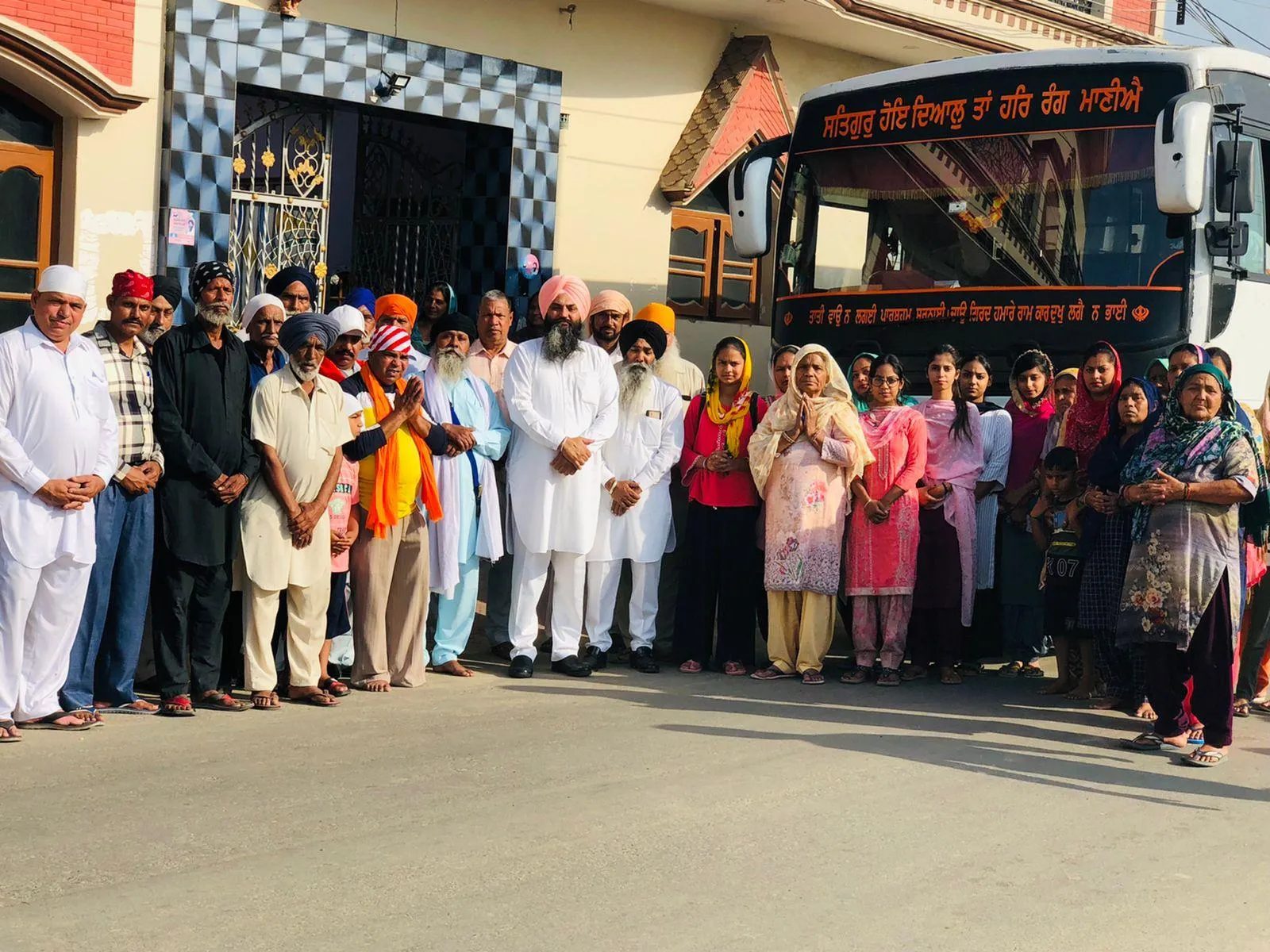 ਸ਼੍ਰੀ ਗੁਰੂ ਰਵਿਦਾਸ ਦਮੜੀ ਯਾਤਰਾ ਲਈ ਬੱਸਾਂ ਦੇ ਕਾਫਿਲੇ ਨੂੰ ਰਣਜੀਤ ਸਿੰਘ ਖੋਜੇਵਾਲ ਨੇ ਕੀਤਾ ਰਵਾਨਾ