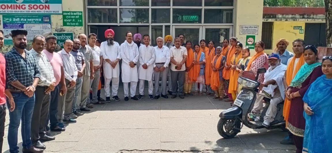 ਭਾਜਪਾ ਨੇ ਕੀਤਾ ਸਫਾਈ ਸੇਵਕਾਂ ਦਾ ਸਨਮਾਨ,ਸਫਾਈ ਕਰਮਚਾਰੀ ਵੀ ਸਾਡੇ ਪਰਿਵਾਰ ਦਾ ਹੀ ਹਿੱਸਾ ਹਨ,ਰਾਜੇਸ਼ ਪਾਸੀ/ਰਣਜੀਤ ਖੋਜੇਵਾਲ