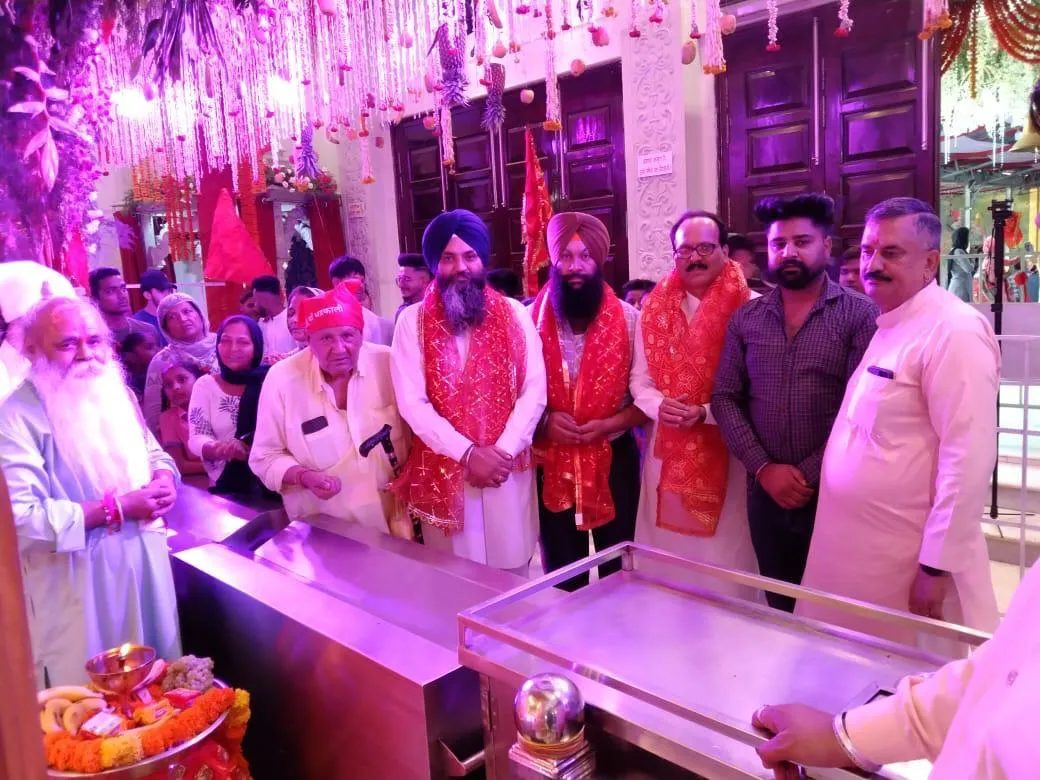 ਰਣਜੀਤ ਸਿੰਘ ਖੋਜੇਵਾਲ ਨੇ ਮਾਤਾ ਭਦਰਕਾਲੀ ਮੰਦਿਰ ਵਿਖੇ ਨਤਮਸਤਕ ਹੋਕੇ ਕੇ ਲਿਆ ਮਾਤਾ ਦਾ ਅਸ਼ੀਰਵਾਦ