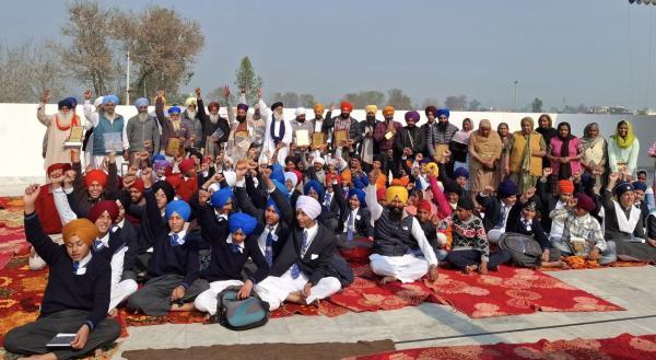 ਸ਼ਹੀਦ ਭਾਈ ਤਾਰੂ ਸਿੰਘ ਗੁਰਮਤਿ ਪ੍ਰਚਾਰ ਸੁਸਾਇਟੀ ਵੱਲੋਂ  ਪਿੰਡ ਬਾਹਮਣੀਵਾਲਾ ਵਿਖੇ ਕਰਵਾਏ ਧਾਰਮਿਕ ਮੁਕਾਬਲੇ - ਦਸਤੂਰ ਇ ਦਸਤਾਰ ਲਹਿਰ ਪੰਜਾਬ