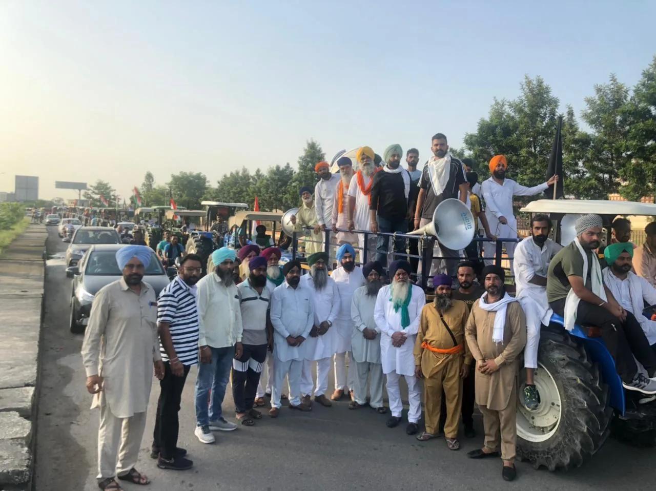 ਦੁਆਬਾ ਕਿਸਾਨ ਸੰਘਰਸ਼ ਕਮੇਟੀ ਦੀ ਅਗਵਾਈ ਵਿੱਚ ਹਜਾਰਾਂ   ਕਿਸਾਨਾਂ ਨੇ ਕੱਢਿਆ ਟ੍ਰੈਕਟਰ ਮਾਰਚ