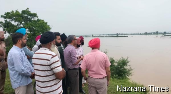 ਡਿਪਟੀ ਕਮਿਸ਼ਨਰ ਨੇ ਡਰੋਨ ਰਾਹੀਂ ਦਰਿਆ ਬਿਆਸ ਵਿੱਚ ਪਾਣੀ ਦੇ ਵਹਾਅ ਅਤੇ ਖੇਤਾਂ 'ਚ ਫਸਲਾਂ ਦੇ ਨੁਕਸਾਨ ਦਾ ਲਿਆ ਜਾਇਜ਼ਾ