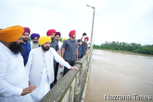 ਮੁੱਖ ਮੰਤਰੀ ਵੱਲੋਂ ਹੁਸ਼ਿਆਰਪੁਰ ਜ਼ਿਲ੍ਹੇ ਦੇ ਹੜ੍ਹ ਪ੍ਰਭਾਵਿਤ ਖੇਤਰਾਂ ਵਿੱਚ ਰਾਹਤ ਤੇ ਬਚਾਅ ਕਾਰਜਾਂ ਦਾ ਜਾਇਜ਼ਾ