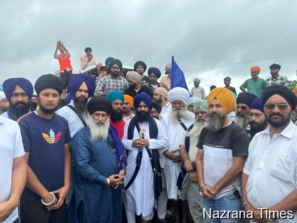 Jathedar Kuldeep Singh Gargajj and Baba Satnam Singh Ji visited the flood affected areas of Ajnala area.