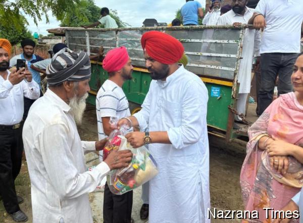 ਵਿਧਾਇਕ ਲਾਲਪੁਰਾ ਅਤੇ ਚੇਅਰਮੈਨ ਪ੍ਰਭਜੋਤ ਕੌਰ ਨੇ ਹੜ੍ਹ ਪ੍ਰਭਾਵਿਤ ਇਲਾਕਿਆਂ ਵਿੱਚ ਵੰਡੀ ਰਾਹਤ ਸਮੱਗਰੀ