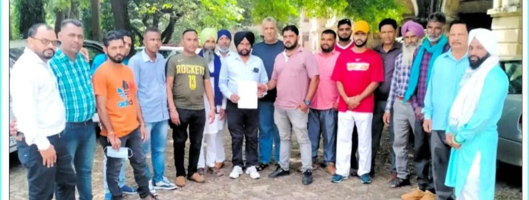 ਕਰਮਚਾਰੀ ਯੂਨੀਅਨ ਨੇ ਜੁਆਇੰਟ ਰਜਿਸਟਰਾਰ ਨੂੰ ਮੰਗ ਪੱਤਰ ਸੌਂਪਿਆ