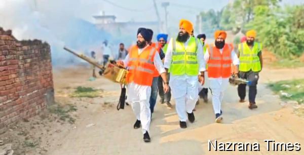 ਯੂਥ ਅਕਾਲੀ ਦਲ ਦੇ ਕੌਮੀ ਪ੍ਰਧਾਨ ਸਰਬਜੀਤ ਸਿੰਘ ਝਿੰਜਰ ਅਤੇ ਜ਼ਿਲ੍ਹਾ ਪ੍ਰਧਾਨ ਜੱਗੀ ਚੋਹਲਾ ਵੱਲੋਂ ਹੜ੍ਹ ਪ੍ਰਭਾਵਿਤ ਪਿੰਡਾਂ ਵਿੱਚ ਫੌਗਿੰਗ ਮਸ਼ੀਨ ਨਾਲ ਸਪਰੇਅ