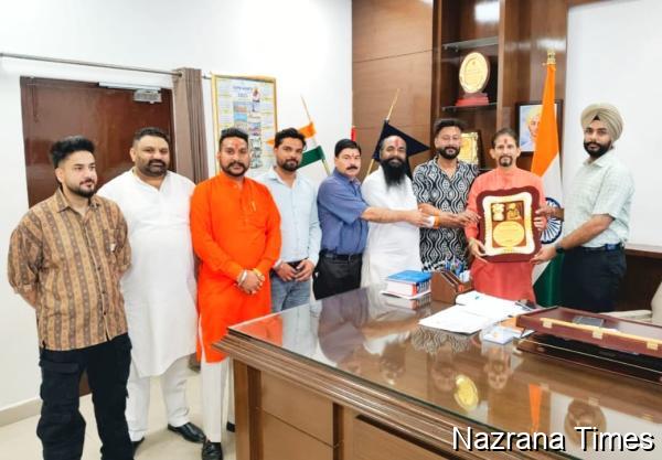 ਰਾਸ਼ਟਰੀ ਭਗਵਾਂ ਸੈਨਾ ਸੰਗਠਨ ਵੱਲੋਂ ਐਸਐਸਪੀ ਦਿਹਾਤੀ ਮਨਿੰਦਰ ਸਿੰਘ ਦਾ ਸਨਮਾਨ