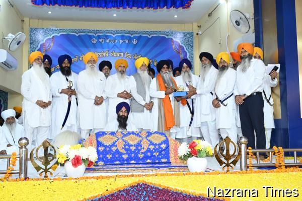 ਸ਼੍ਰੋਮਣੀ ਕਮੇਟੀ ਵੱਲੋਂ ਕਥਾਵਾਚਕ ਭਾਈ ਸਾਹਿਬ ਭਾਈ ਪਿੰਦਰਪਾਲ ਸਿੰਘ ਦਾ ਸਨਮਾਨ