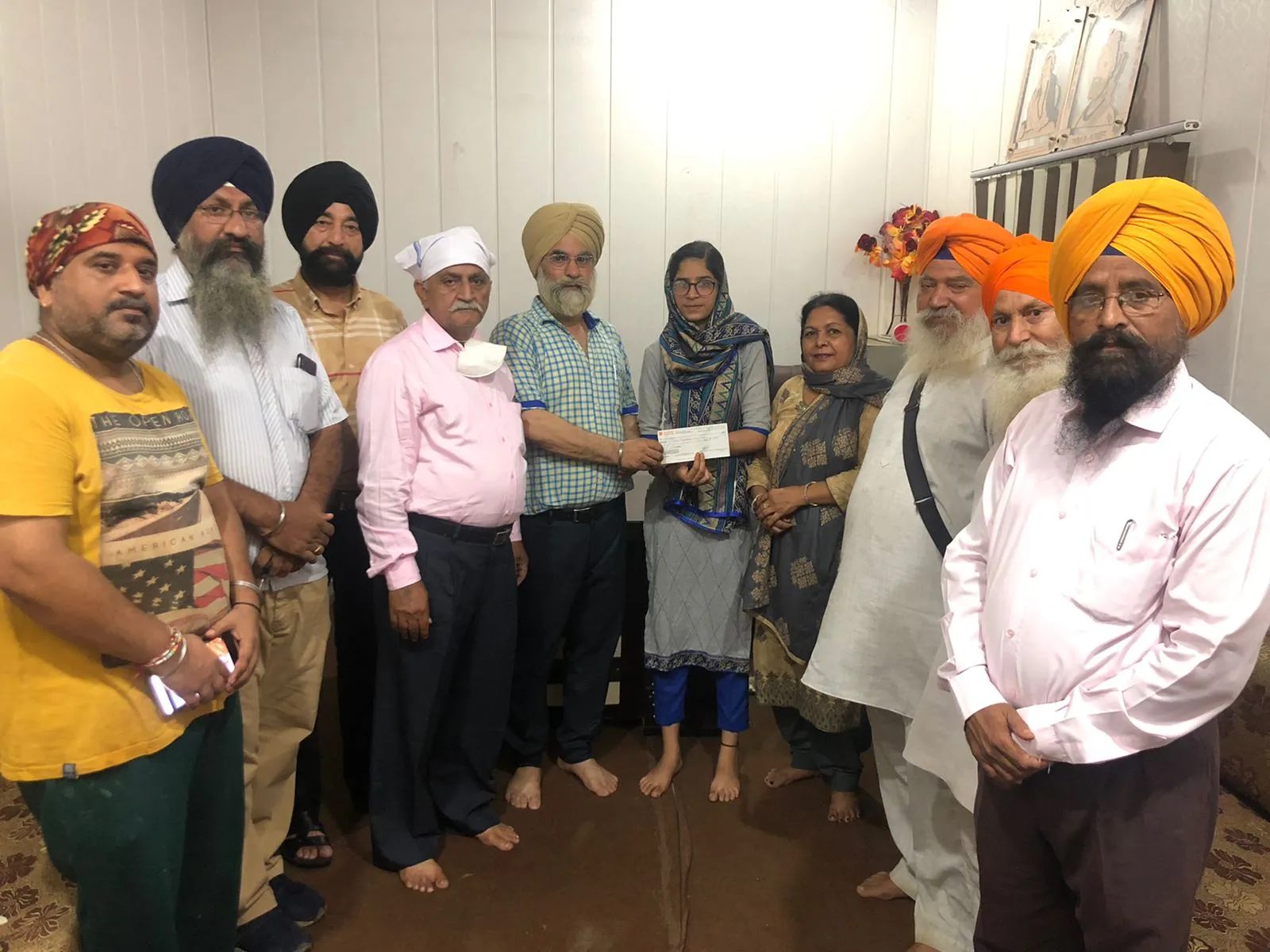 ਬੇਟੀ ਬਚਾਓ, ਬੇਟੀ ਪੜ੍ਹਾਓ" ਮੁਹਿੰਮ ਦੇ ਤਹਿਤ 2 ਬੇਟੀਆਂ ਨੂੰ ਕੀਤਾ ਸਨਮਾਨਿਤ