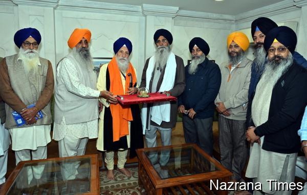 ਗਿਆਨੀ ਗੁਰਬਖ਼ਸ਼ ਸਿੰਘ ਗੁਲਸ਼ਨ ਦੀ ਪੁਸਤਕ ‘ਜੀਵਨ ਗਾਥਾ ਸ੍ਰੀ ਗੁਰੂ ਅੰਗਦ ਦੇਵ ਜੀ’ ਐਡਵੋਕੇਟ ਧਾਮੀ ਵੱਲੋਂ ਸੰਗਤ ਅਰਪਣ