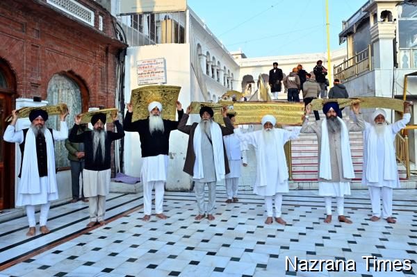 ਸੱਚਖੰਡ ਸ੍ਰੀ ਹਰਿਮੰਦਰ ਸਾਹਿਬ ਵਿਖੇ ਮੁਰੰਮਤ ਮਗਰੋਂ ਲਗਾਏ ਸੋਨੇ ਦੇ ਪੱਤਰੇ