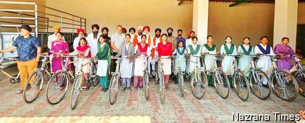 ਸਰਕਾਰੀ ਸੀਨੀਅਰ ਸੈਕੰਡਰੀ ਸਕੂਲ ਬ੍ਰਹਮਪੁਰਾ ਵਿਖੇ ਲੋੜਵੰਦ ਵਿਦਿਆਰਥੀਆਂ ਨੂੰ ਵੰਡੇ ਸਾਈਕਲ