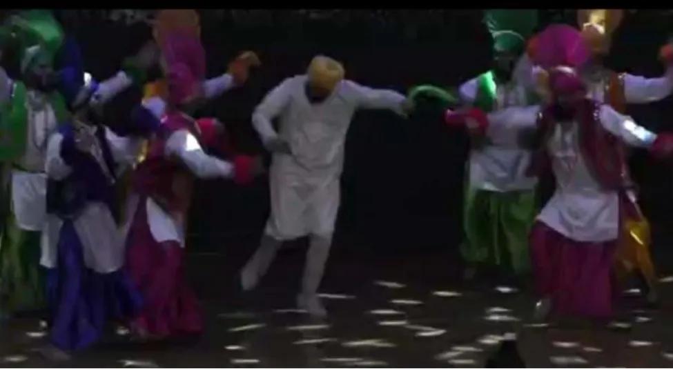 ਮੁੱਖ ਮੰਤਰੀ ਚੰਨੀ ਨੇ ਸਮਾਗਮ ‘ਚ PTU ਦੇ ਵਿਦਿਆਰਥੀਆਂ ਨਾਲ ਪਾਇਆ ਭੰਗੜਾ