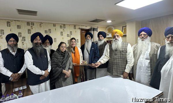 UK MP Preet Kaur Gill Pays Obeisance at Sachkhand Sri Harmandar Sahib; Honoured by SGPC President Advocate Harjinder Singh Dhami