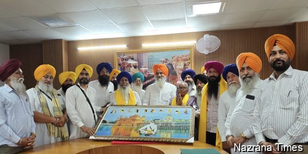 ਸ੍ਰੋਮਣੀ ਗੁਰਦੁਆਰਾ ਪ੍ਰਬੰਧਕ ਕਮੇਟੀ ਗੁਰਦੁਆਰਾ ਗੁਰੂ ਤੇਗ ਬਹਾਦਰ ਸਾਹਿਬ ਜੀ ਬਾਬਾ ਬਕਾਲਾ ਸਾਹਿਬ ਅਧੀਨ ਨੌਕਰੀ ਕਰ ਰਹੇ ਪਤੀ/ਪਤਨੀ ਇਕੋ ਦਿਨ ਸੇਵਾ ਮੁਕਤ ਹੋਏ,