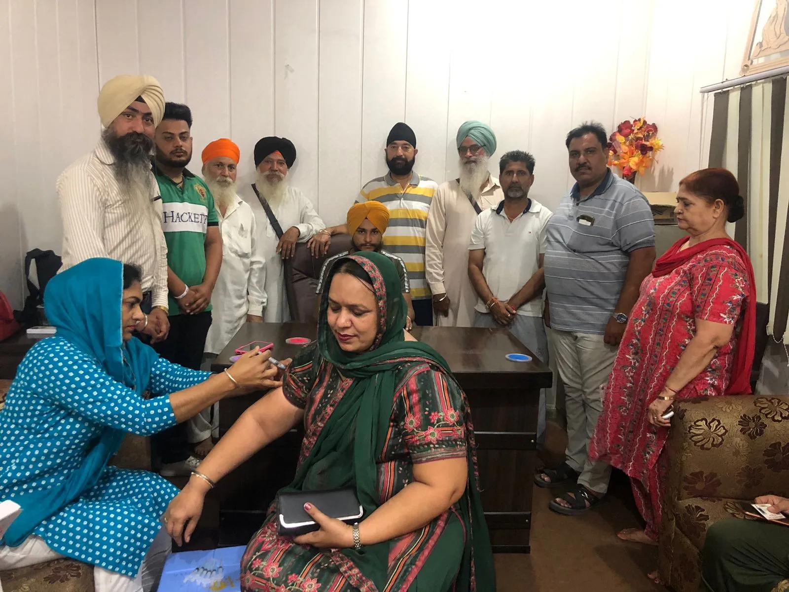 ਕਰਤਾਰਪੁਰ ਪ੍ਰੈੱਸ ਕਲੱਬ ਵੱਲੋਂ ਲਗਾਏ ਗਏ ਵੈਕਸੀਨੇਸ਼ਨ ਕੈਂਪ ਵਿੱਚ ਕਰੀਬ 100 ਲੋਕਾਂ ਨੇ ਲਗਵਾਈ ਵੈਕਸੀਨ