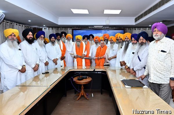 ਸ਼੍ਰੋਮਣੀ ਕਮੇਟੀ ਦੇ ਮੀਤ ਸਕੱਤਰ ਸ. ਜਸਪਾਲ ਸਿੰਘ ਢੱਡੇ ਤੇ ਹੋਰ ਮੁਲਾਜ਼ਮਾਂ ਨੂੰ ਸੇਵਾ ਮੁਕਤ ਹੋਣ ’ਤੇ ਕੀਤਾ ਸਨਮਾਨਤ