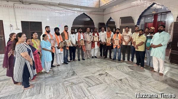 ਸ੍ਰੀ ਰਾਮ ਮੰਦਿਰ ਮਾਰਕਫੈੱਡ ਰੋਡ ਵਿਖੇ ਨਗਰ ਨਿਗਮ ਦੇ ਜੇਤੂ ਕੌਂਸਲਰਾਂ ਨੇ ਮੱਥਾ ਟੇਕਿਆ