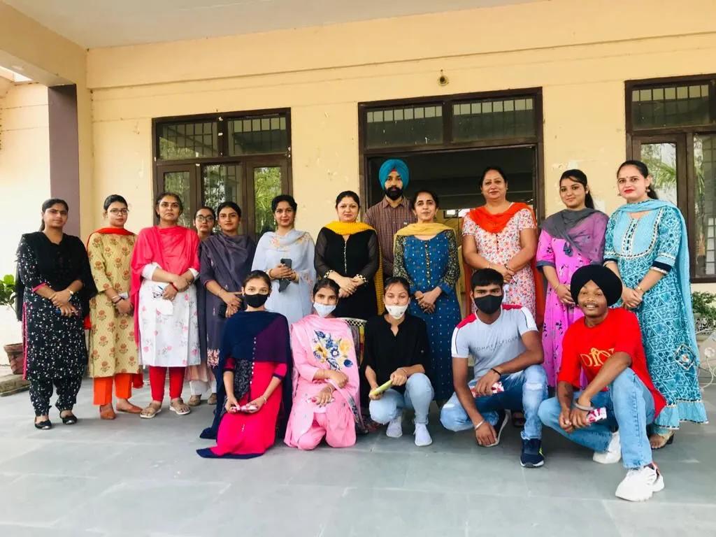 ਮਾਤਾ ਗੁਜਰੀ ਖ਼ਾਲਸਾ ਕਾਲਜ ਵਿਖੇ ਬੱਡੀ ਗਰੁੱਪ ਦੁਆਰਾ ਪੋਸਟਰ ਮੇਕਿੰਗ ਅਤੇ ਸਲੋਗਨ ਲੇਖਨ ਮੁਕਾਬਲੇ ਕਰਵਾਏ