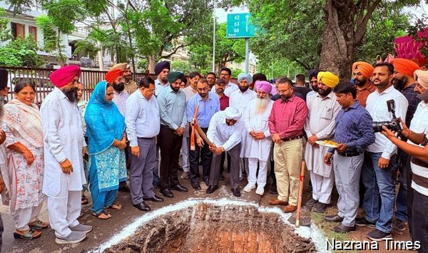 ਵਿਧਾਇਕ ਕੁਲਵੰਤ ਸਿੰਘ ਨੇ ਮੋਹਾਲੀ ਚ ਸ਼ਹਿਰ 144.65 ਲੱਖ ਰੁਪਏ ਦੇ ਸੀਵਰੇਜ ਪ੍ਰੋਜੈਕਟ ਦੀ ਨਵੀਂ ਪਾਈਪ ਲਾਈਨ ਪਾਉਣ ਦੀ ਕਰਵਾਈ ਸ਼ੁਰੂਆਤ...