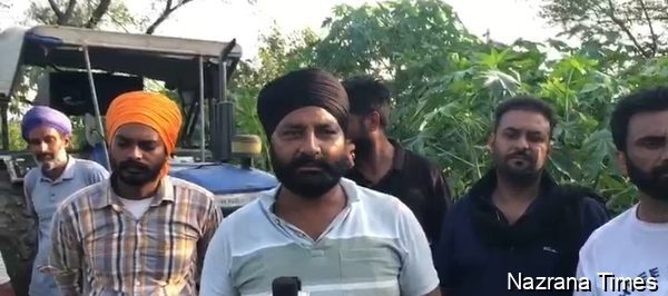 ਪਿੰਡ ਕੋਟਲਾ ਅਤੇ ਜਬੋਵਾਲ ਦੇ ਨੌਂਜਵਾਨ ਸਮਾਜ ਸੇਵਾ ਲਈ ਮੈਦਾਨ ਵਿਚ ਨਿਤਰੇ ਸੜਕਾਂ ਦੀ ਕਰ ਰਹੇ ਹਨ ਸਫਾਈ।