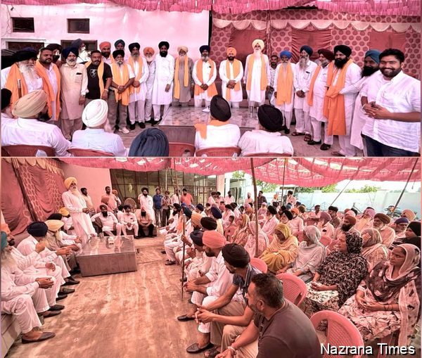 ਖਡੂਰ ਸਾਹਿਬ 'ਚ ਅਕਾਲੀ ਦਲ ਦਾ ਵਧਿਆ ਆਧਾਰ,ਤੁੜ 'ਚ ਕਈ ਆਗੂ ਪਰਿਵਾਰਾਂ ਸਮੇਤ ਹੋਏ ਸ਼ਾਮਲ